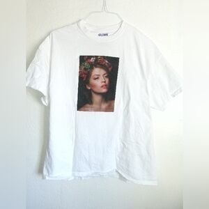 Model T-shirt size XL